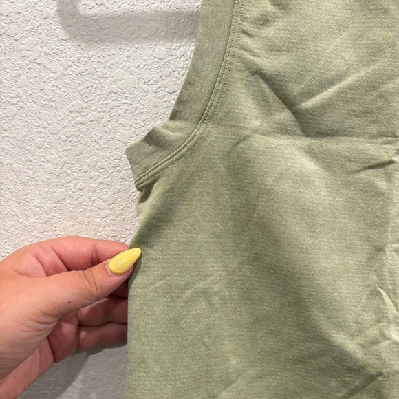 AURA Olive Green Athletic Crop Tank Womens M/L Sleeveless Workout Top - Picture 2 of 5